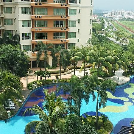 Qaiser Executive Stay East Lake Residence Kampong Bohol Bagian luar foto