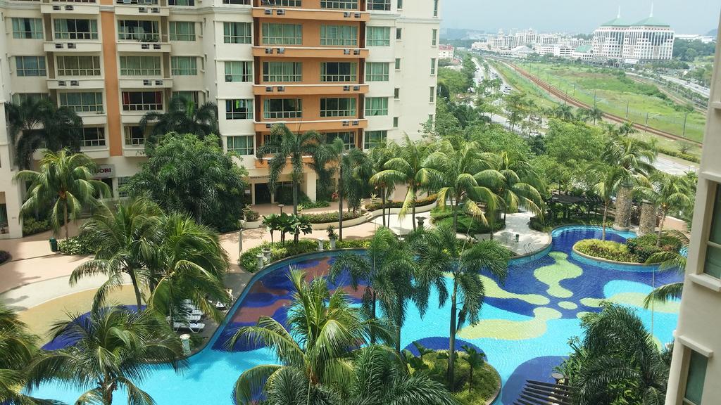 Qaiser Executive Stay East Lake Residence Kampong Bohol Bagian luar foto