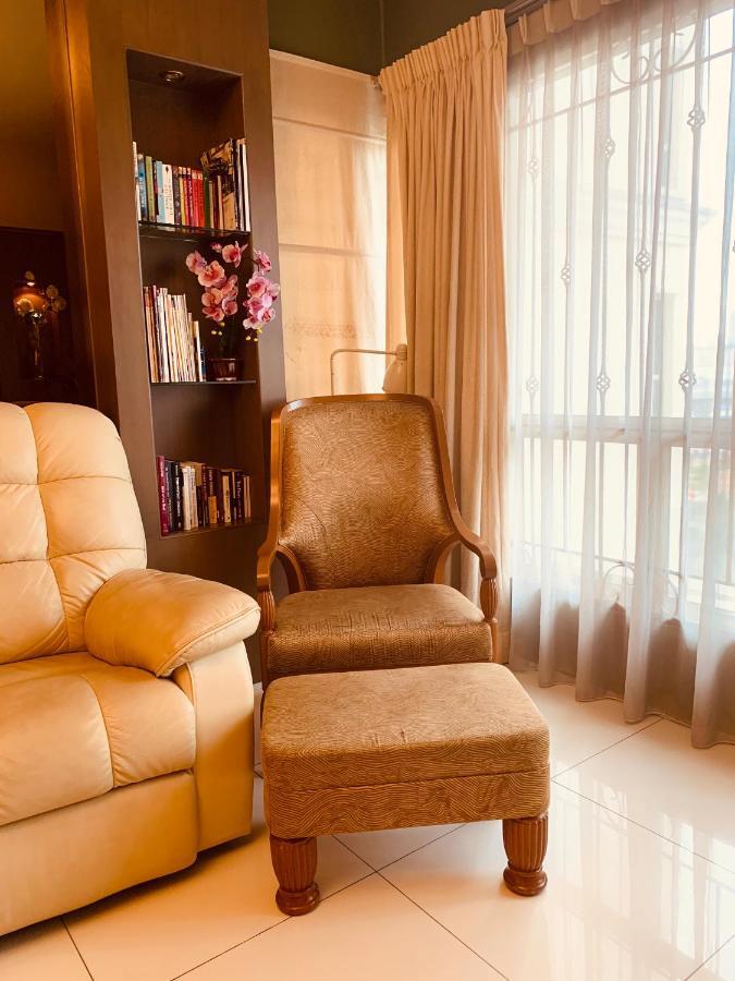 Qaiser Executive Stay East Lake Residence Kampong Bohol Bagian luar foto