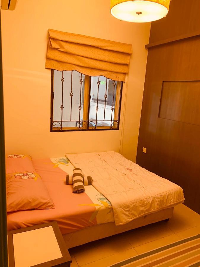 Qaiser Executive Stay East Lake Residence Kampong Bohol Bagian luar foto