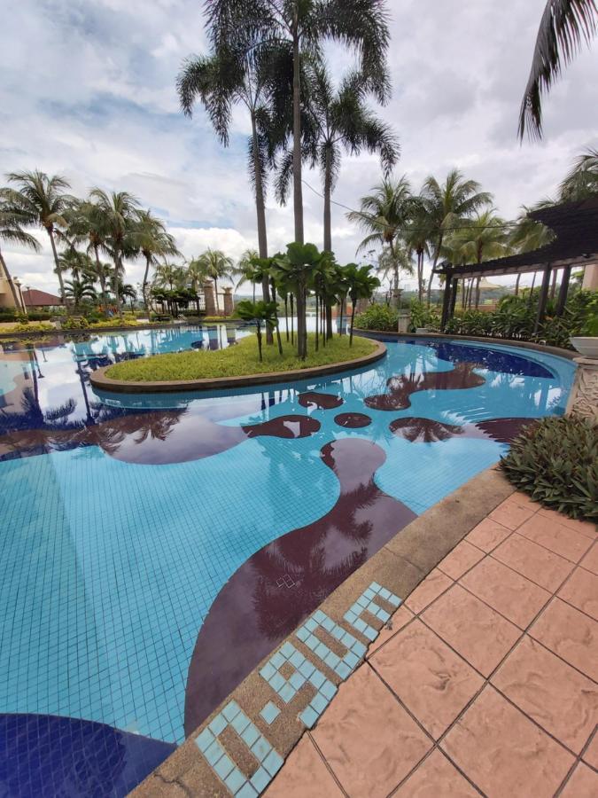 Qaiser Executive Stay East Lake Residence Kampong Bohol Bagian luar foto