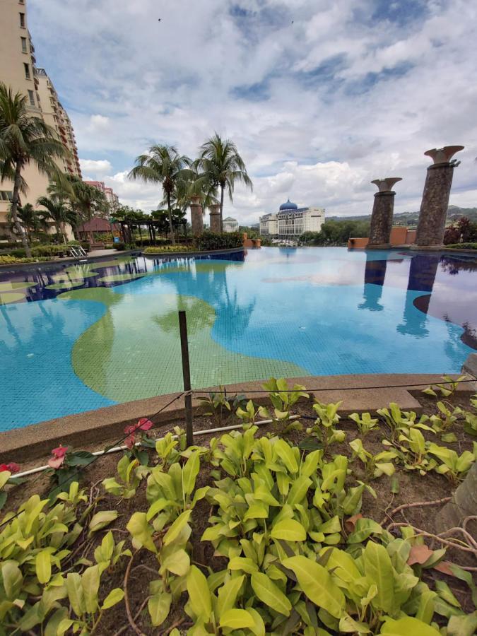 Qaiser Executive Stay East Lake Residence Kampong Bohol Bagian luar foto